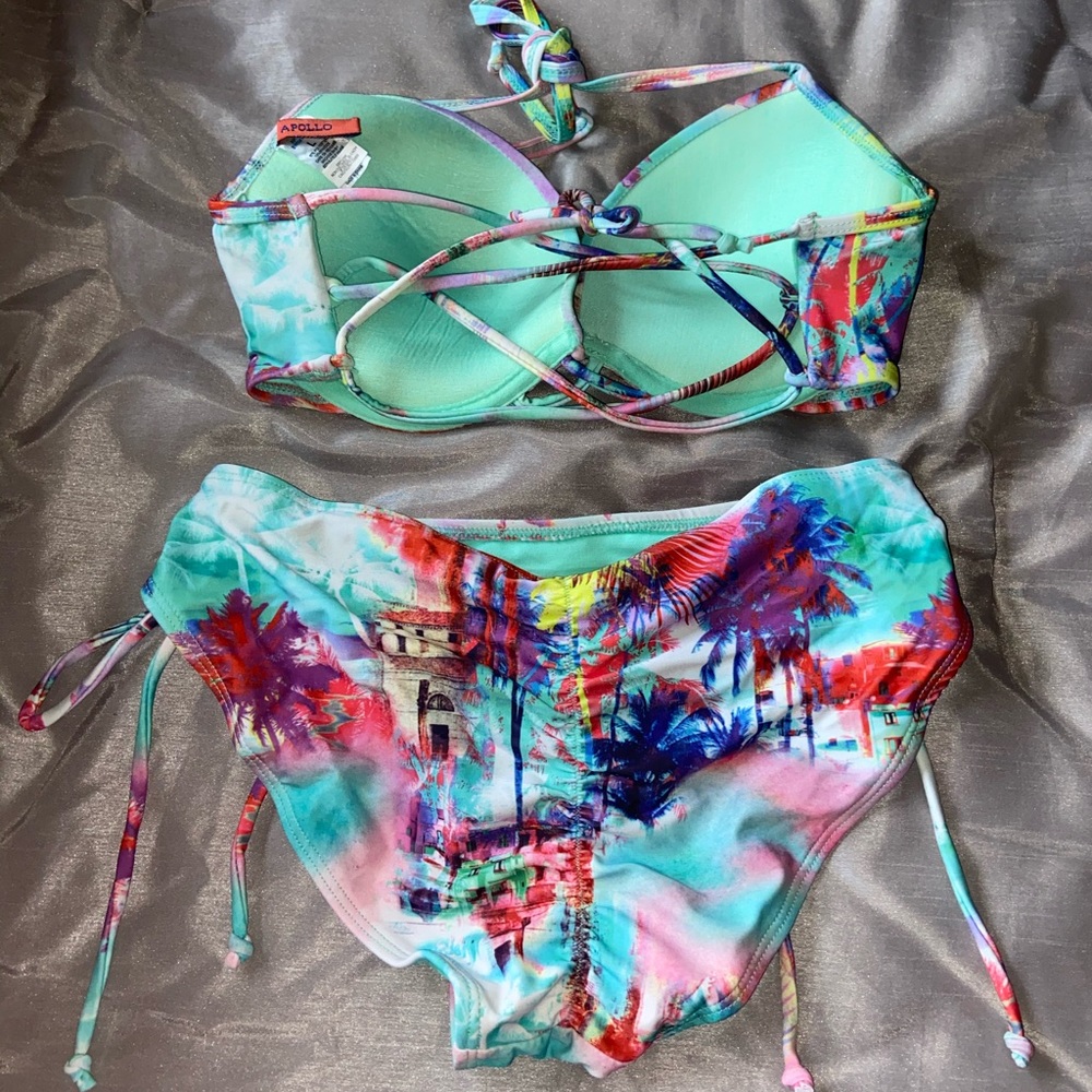 Bikini - Picture 2 of 2
